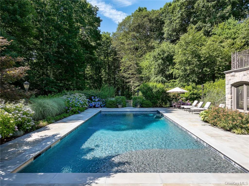 17 Cowdray Park Drive, Armonk, NY 10504