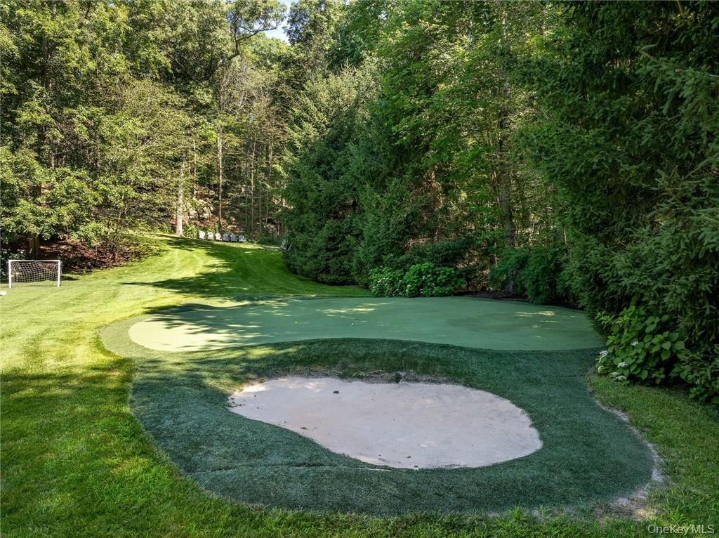 17 Cowdray Park Drive, Armonk, NY 10504