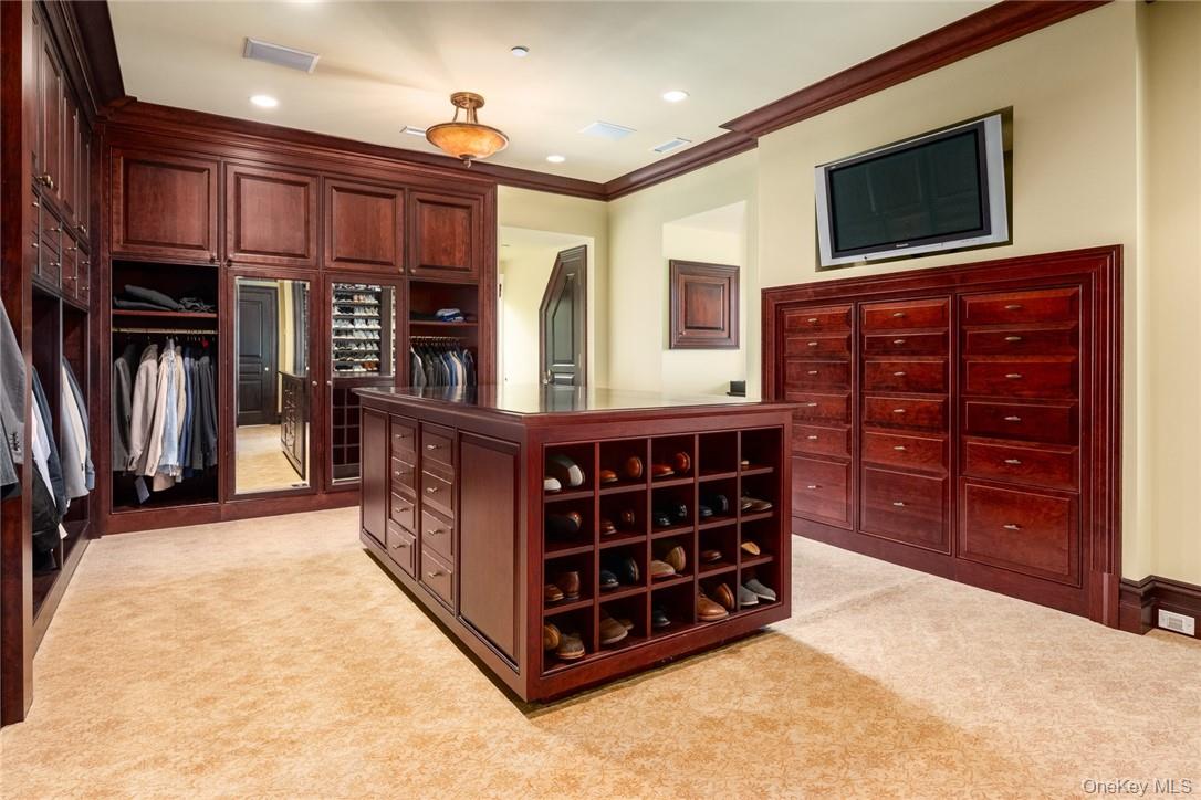 17 Cowdray Park Drive, Armonk, NY 10504