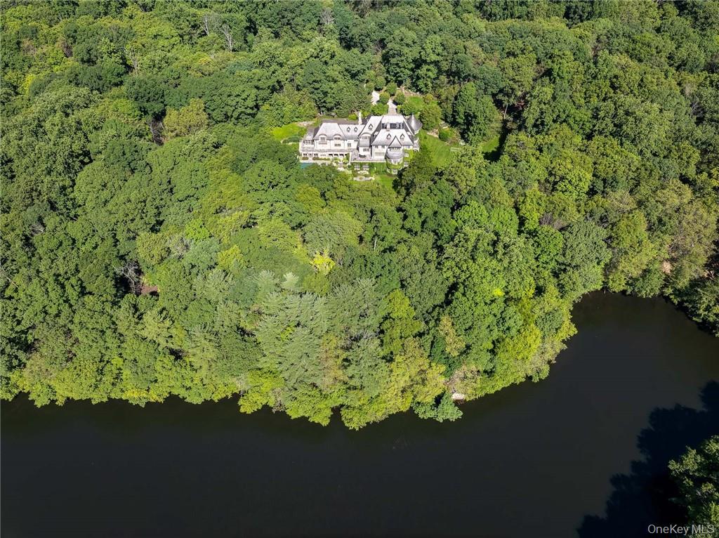 17 Cowdray Park Drive, Armonk, NY 10504