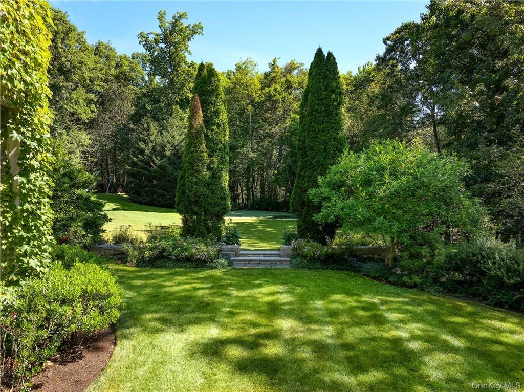 17 Cowdray Park Drive, Armonk, NY 10504