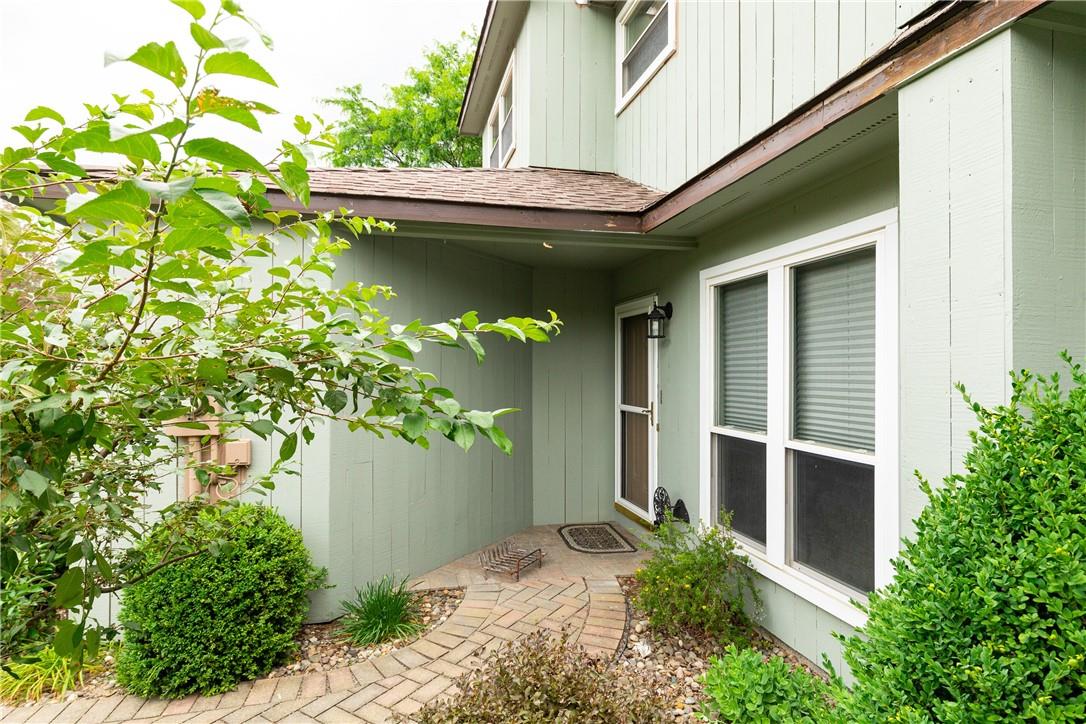 21 E Pond Drive W, Rhinebeck, NY 12572