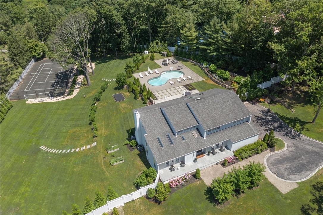 14 Phaetons Drive, Melville, NY 11747