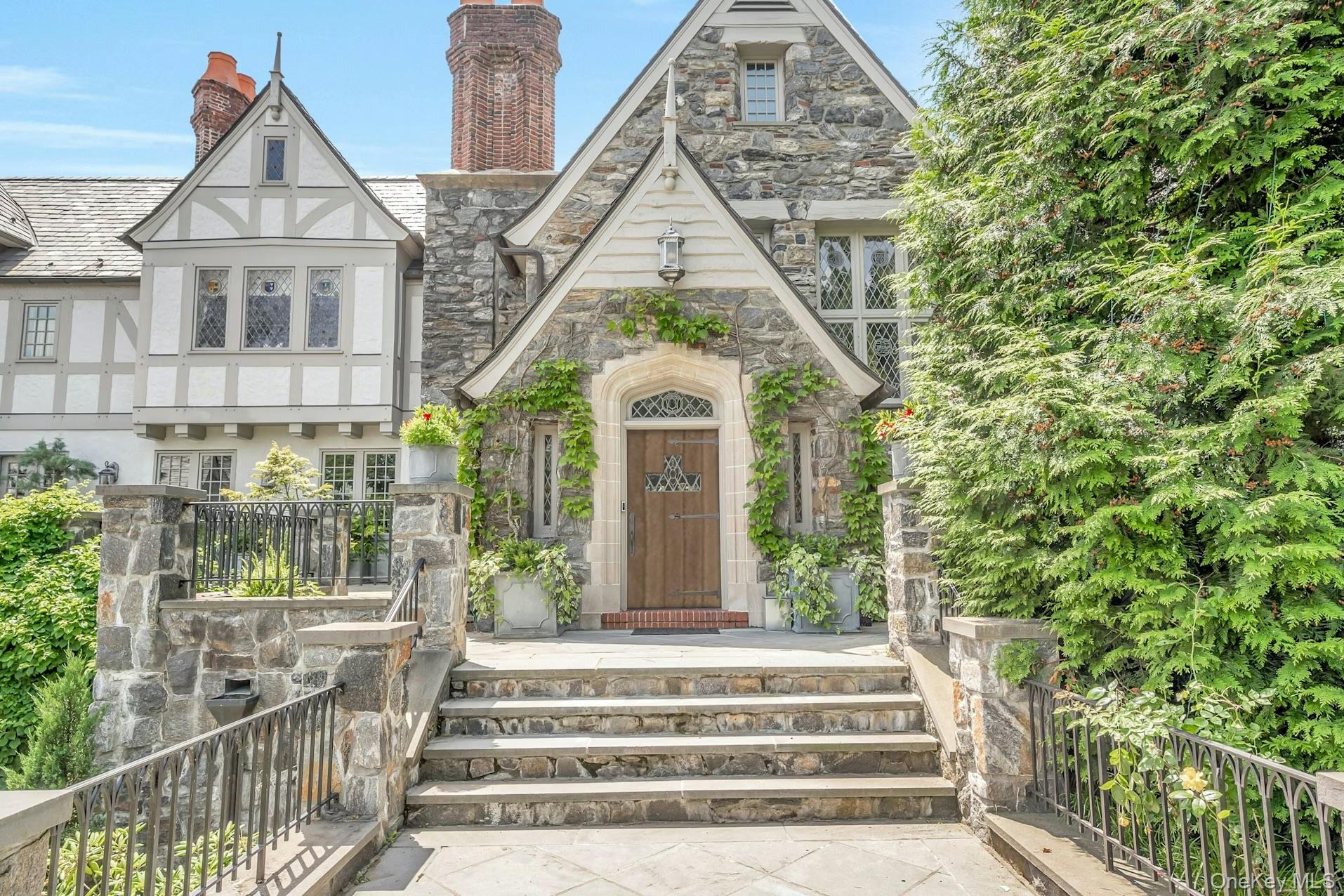 19 Park Drive S, Rye, NY 10580