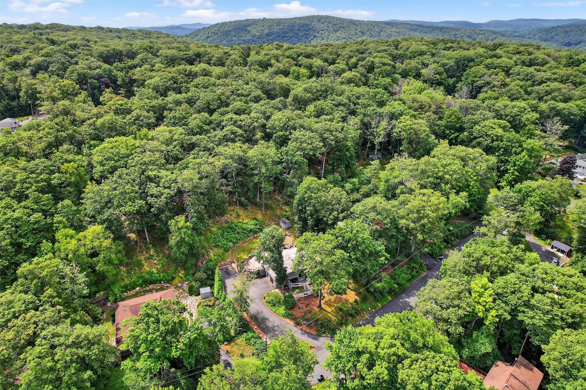 165 Fawn Hill Road, Tuxedo Park, NY 10987