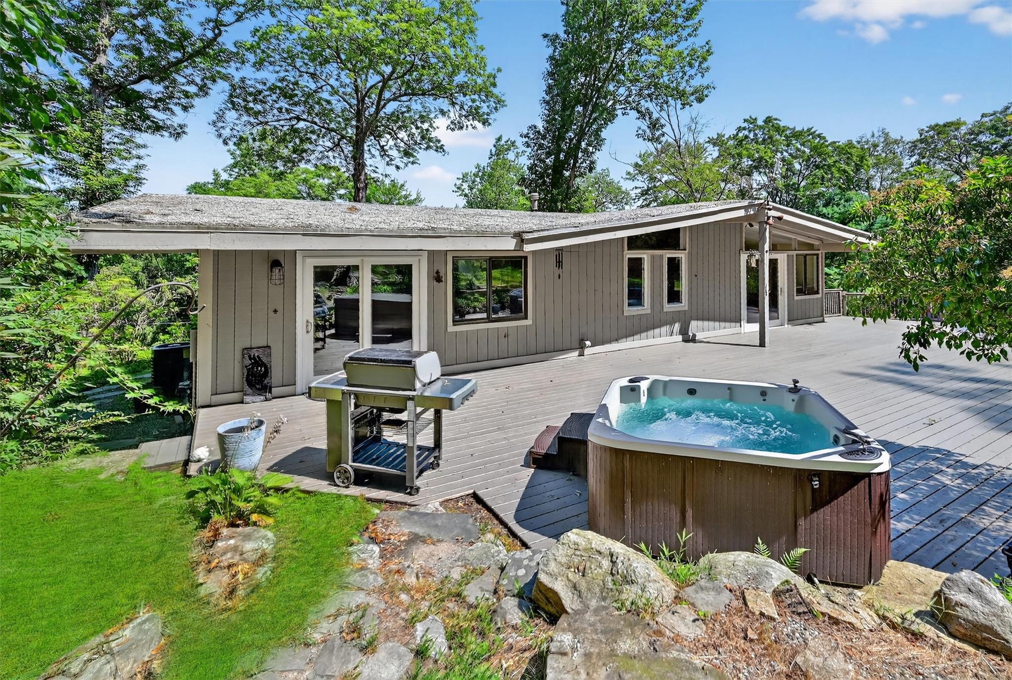 165 Fawn Hill Road, Tuxedo Park, NY 10987