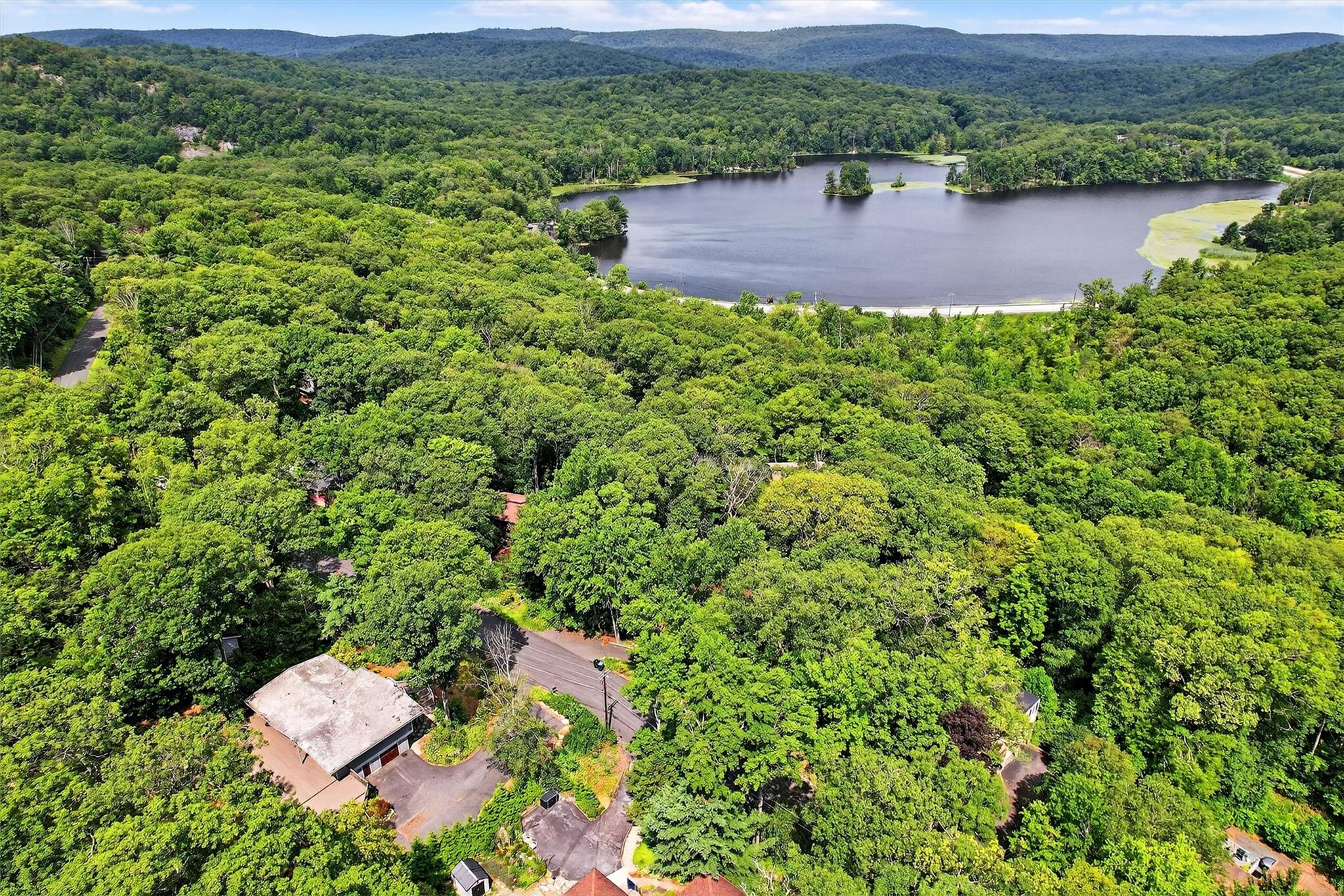 165 Fawn Hill Road, Tuxedo Park, NY 10987