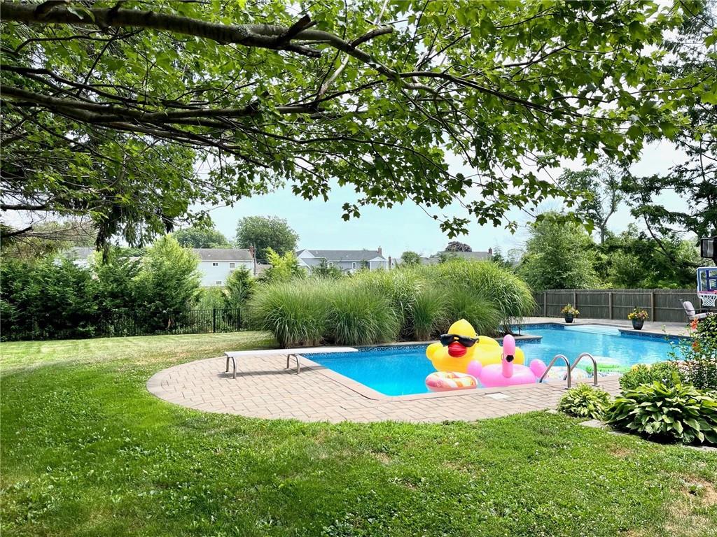 80 Udalia Court, West Islip, NY 11795