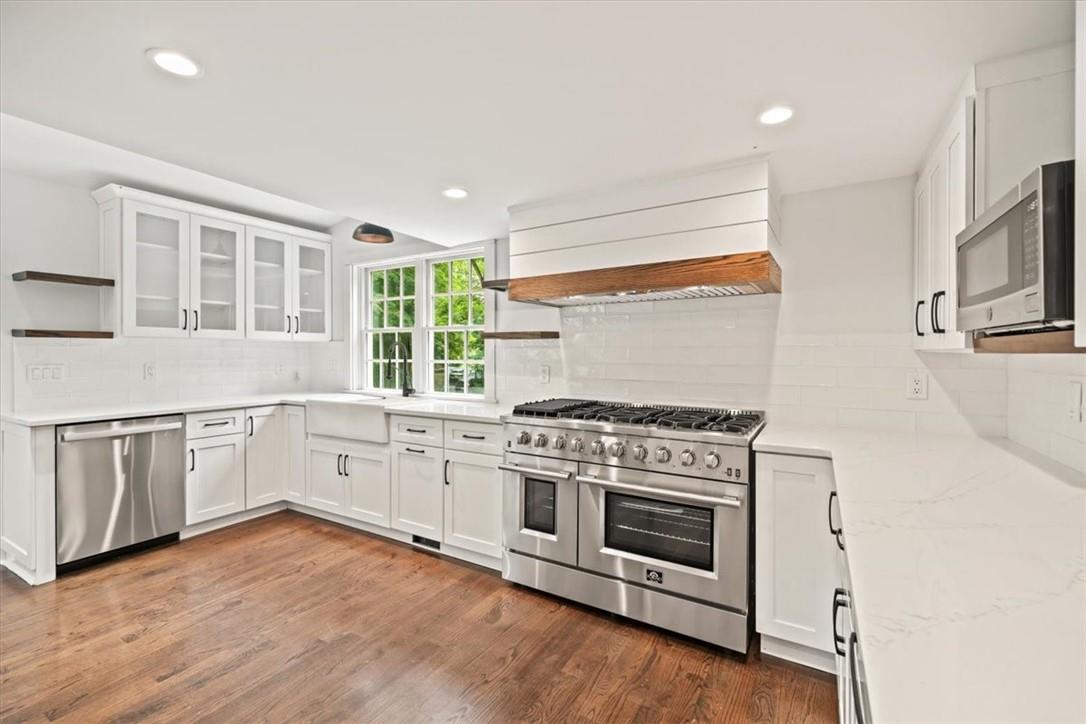 420 Nanny Hagen Road, Thornwood, NY 10594