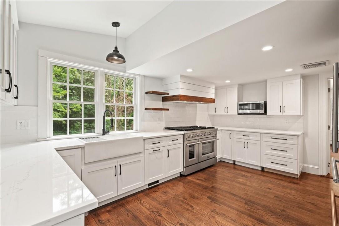 420 Nanny Hagen Road, Thornwood, NY 10594