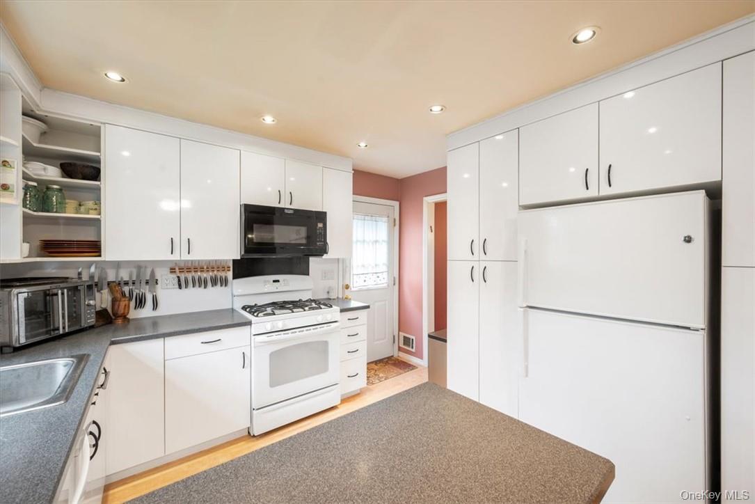 20 Lancaster Drive, Suffern, NY 10901