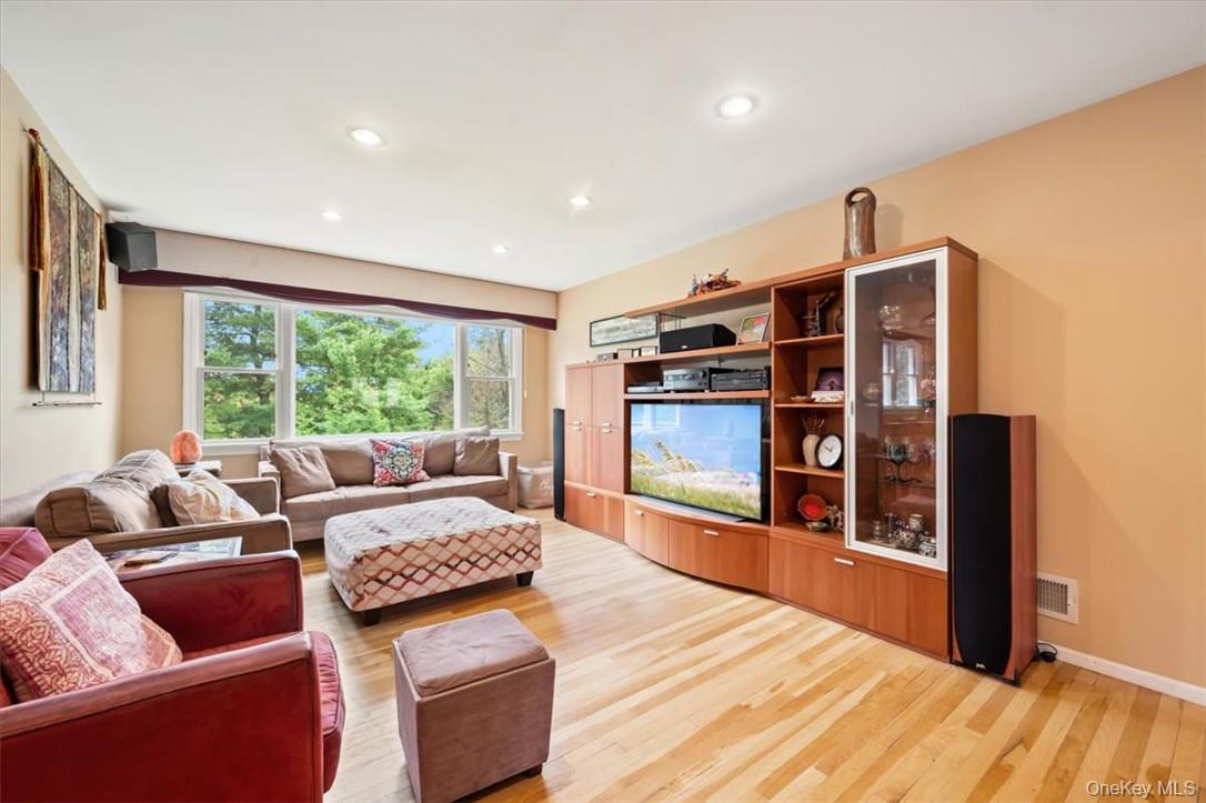 20 Lancaster Drive, Suffern, NY 10901