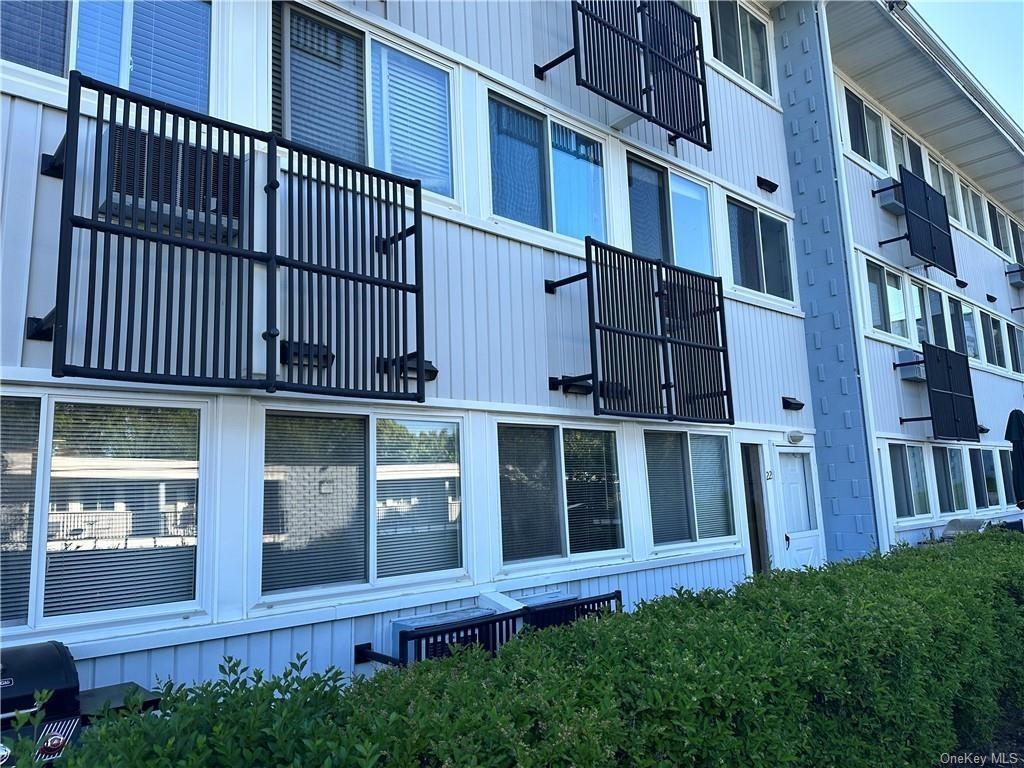 4 Wyndover Woods Lane # 22, White Plains, NY 10603