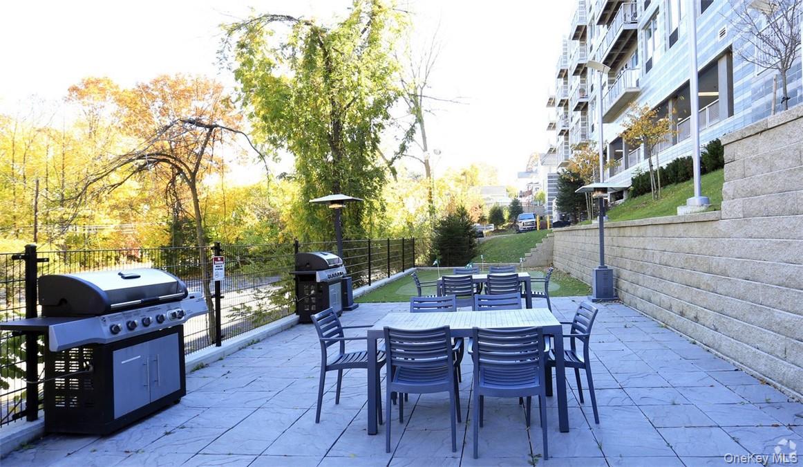 10 Dekalb Avenue # 505, White Plains, NY 10605