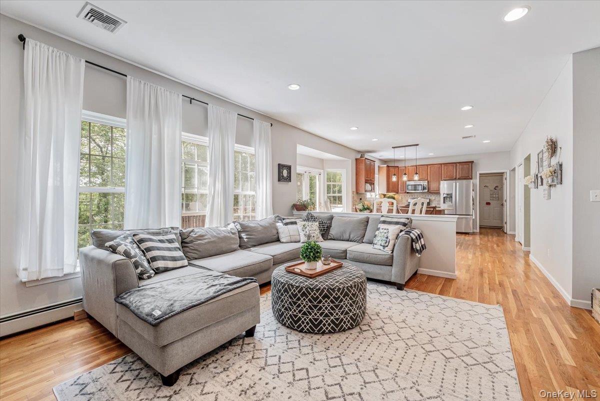 4 Carlisle Court, Highland Mills, NY 10930