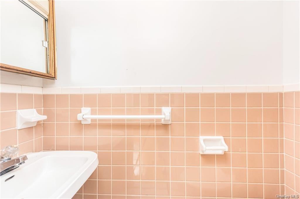 204 W 260th Street, Bronx, NY 10471