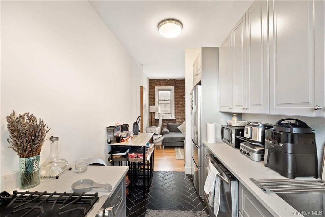 2115 33 Street # 4E, Astoria, NY 11105