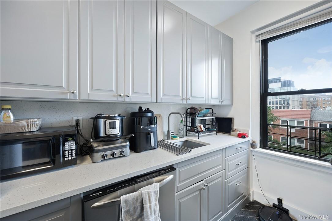 2115 33 Street # 4E, Astoria, NY 11105