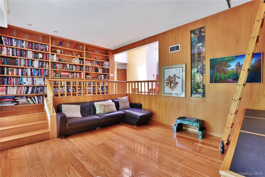 5 Deerfield Lane, Mamaroneck, NY 10543