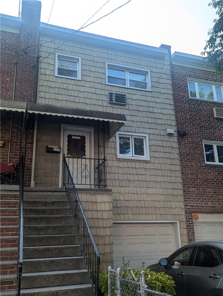 207 Kearney Avenue E, Bronx, NY 10465