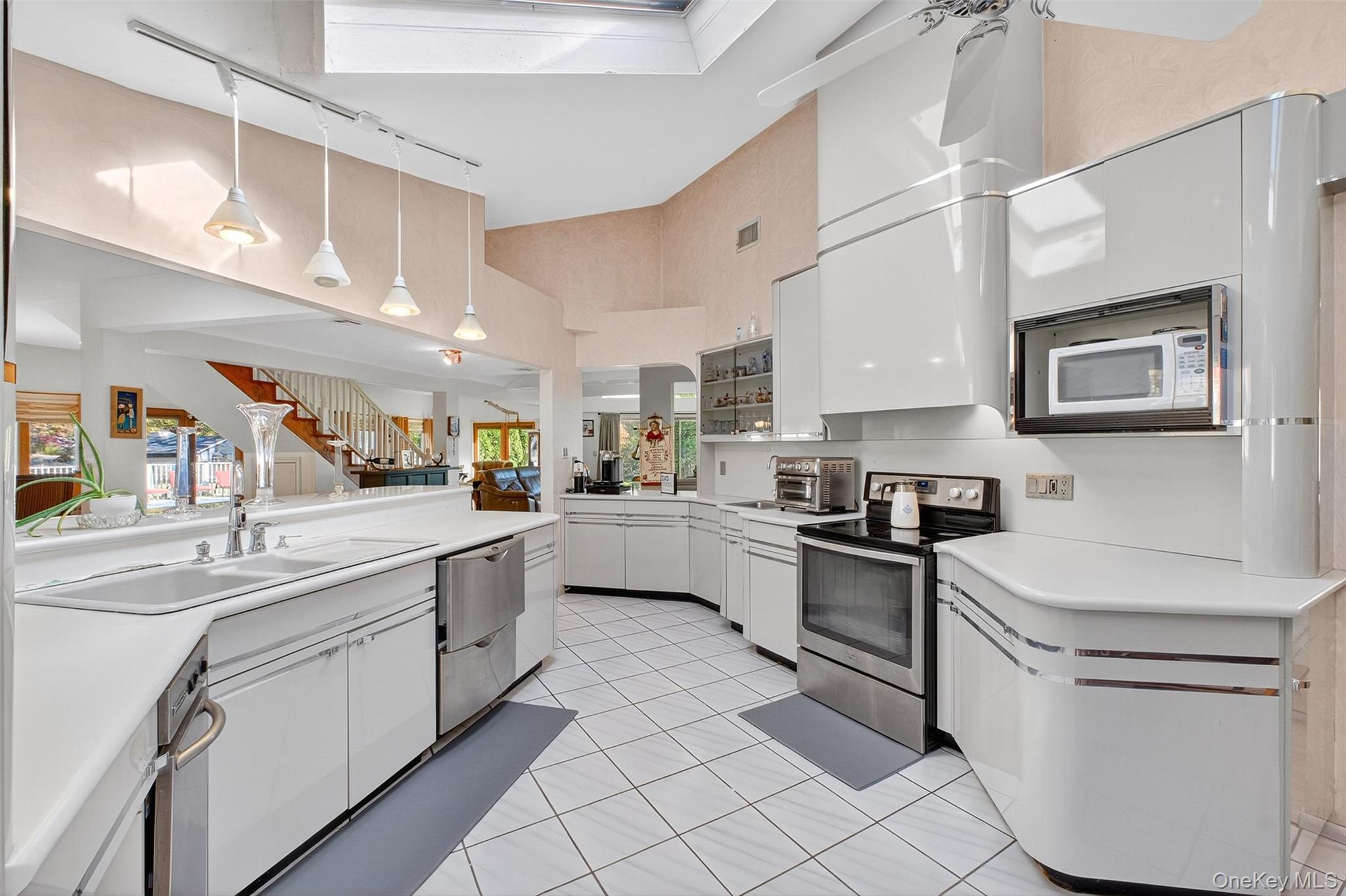 10 Sunrise Drive, Putnam Valley, NY 10579