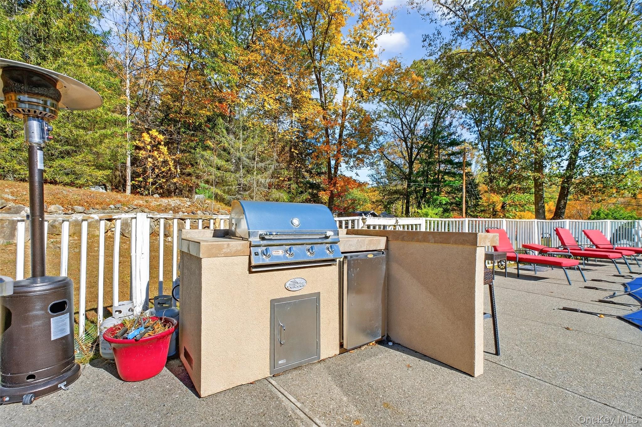 10 Sunrise Drive, Putnam Valley, NY 10579