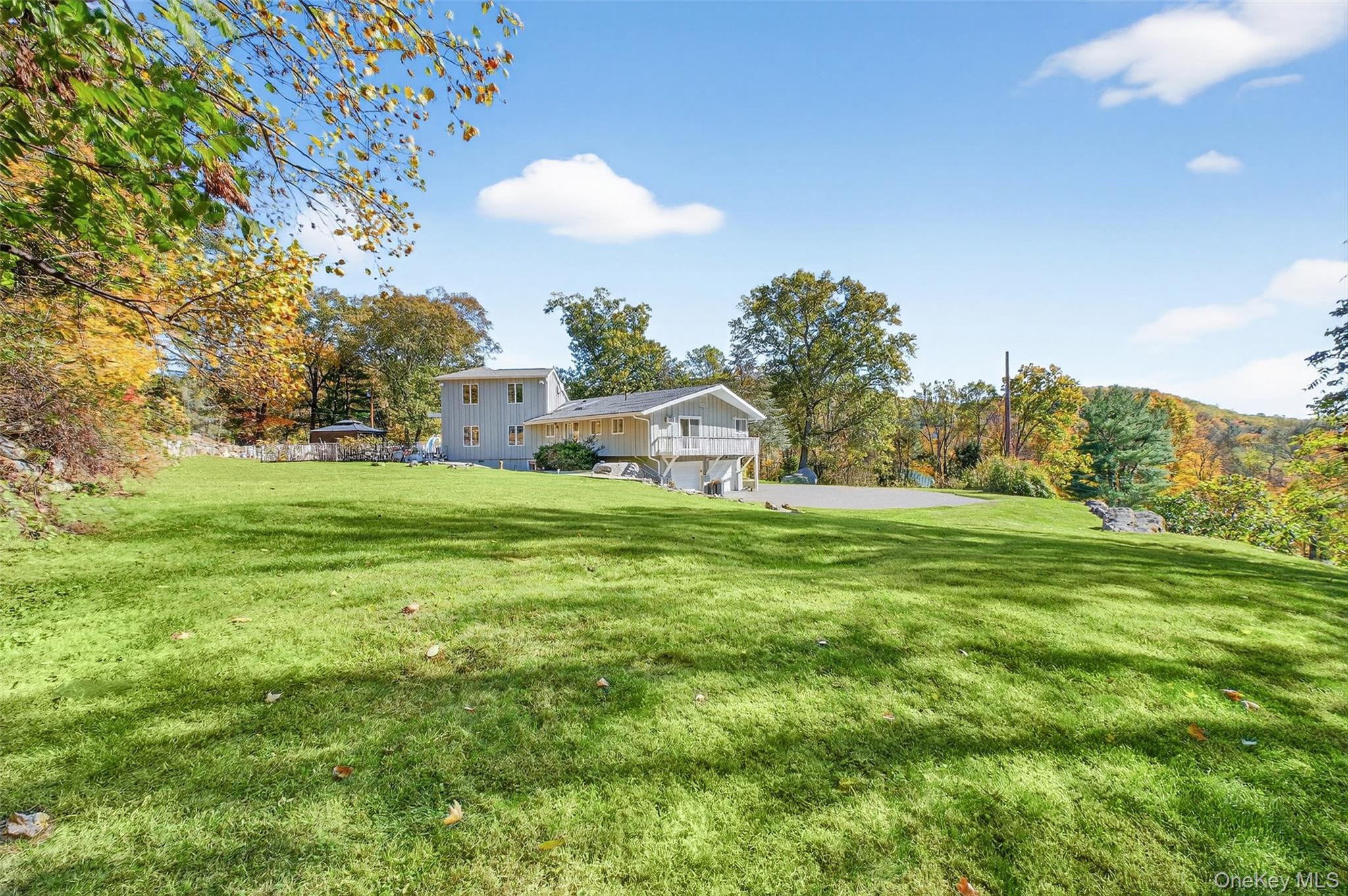 10 Sunrise Drive, Putnam Valley, NY 10579