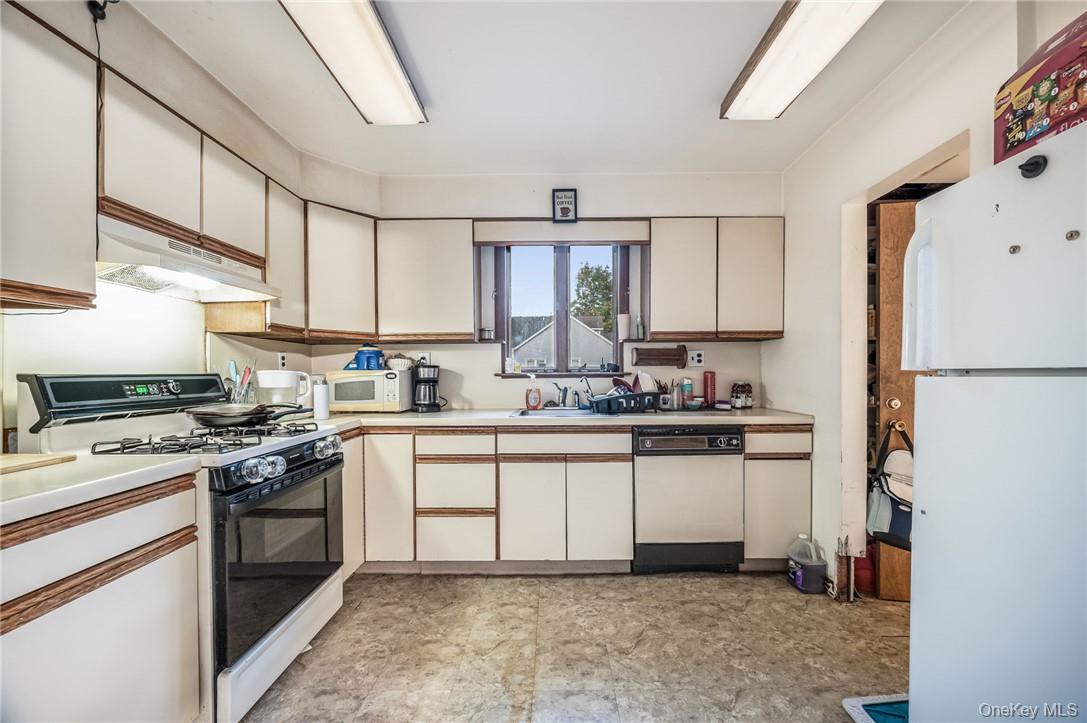 865 Commerce Street, Thornwood, NY 10594