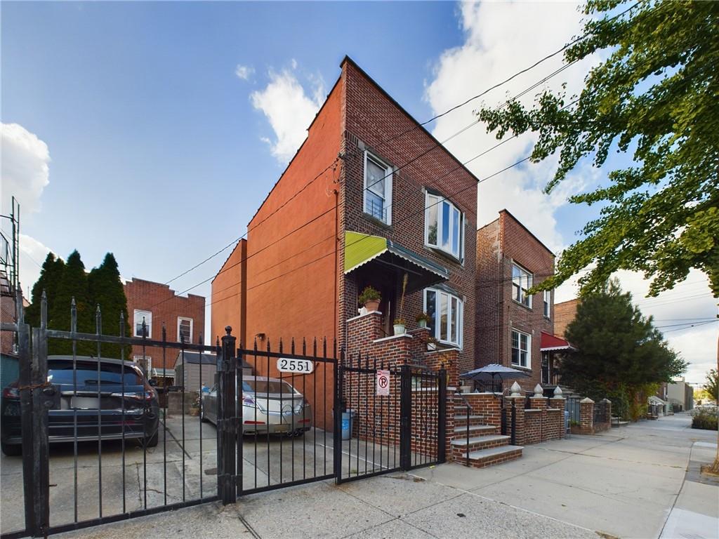2553 Radcliff Avenue, Bronx, NY 10469