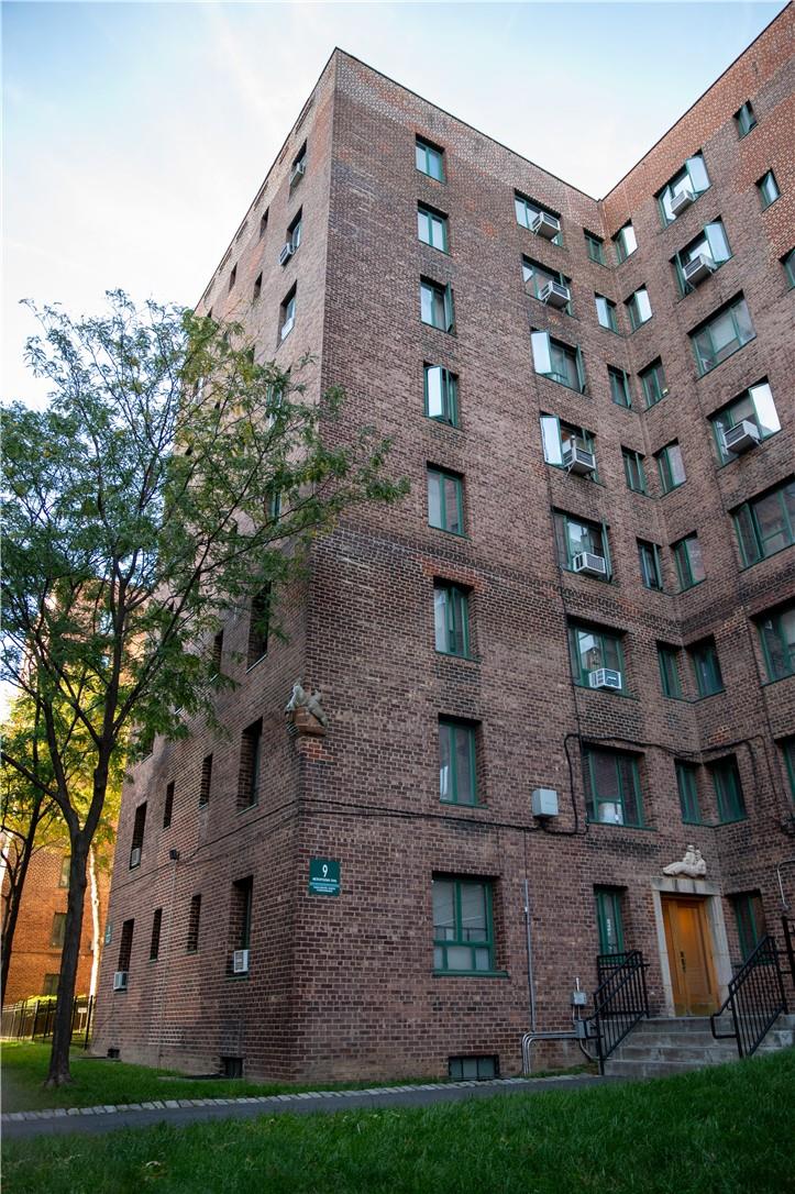 9 Metropolitan Oval # 7A, Bronx, NY 10462