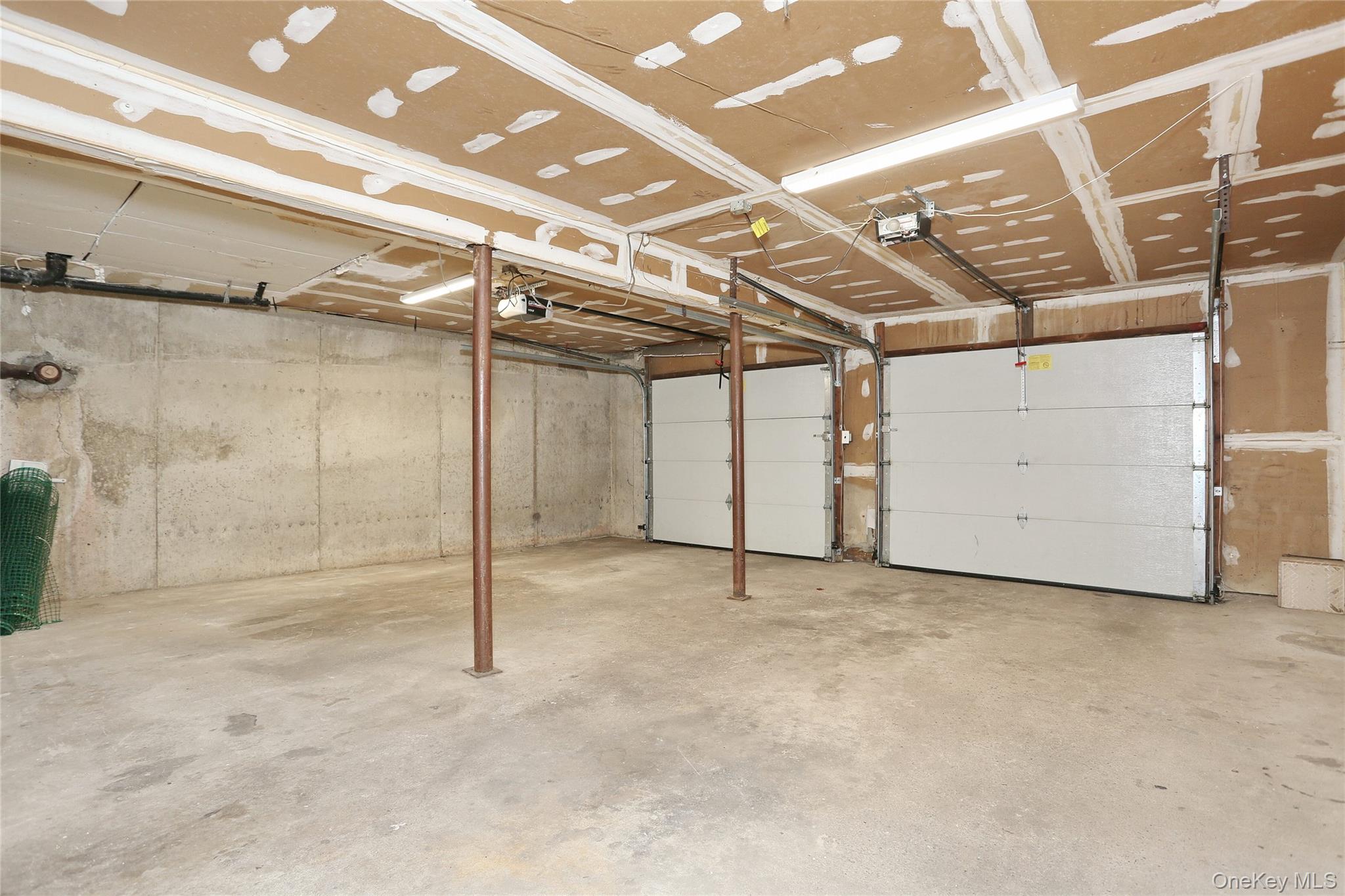 9 Country Club Lane, Airmont, NY 10952