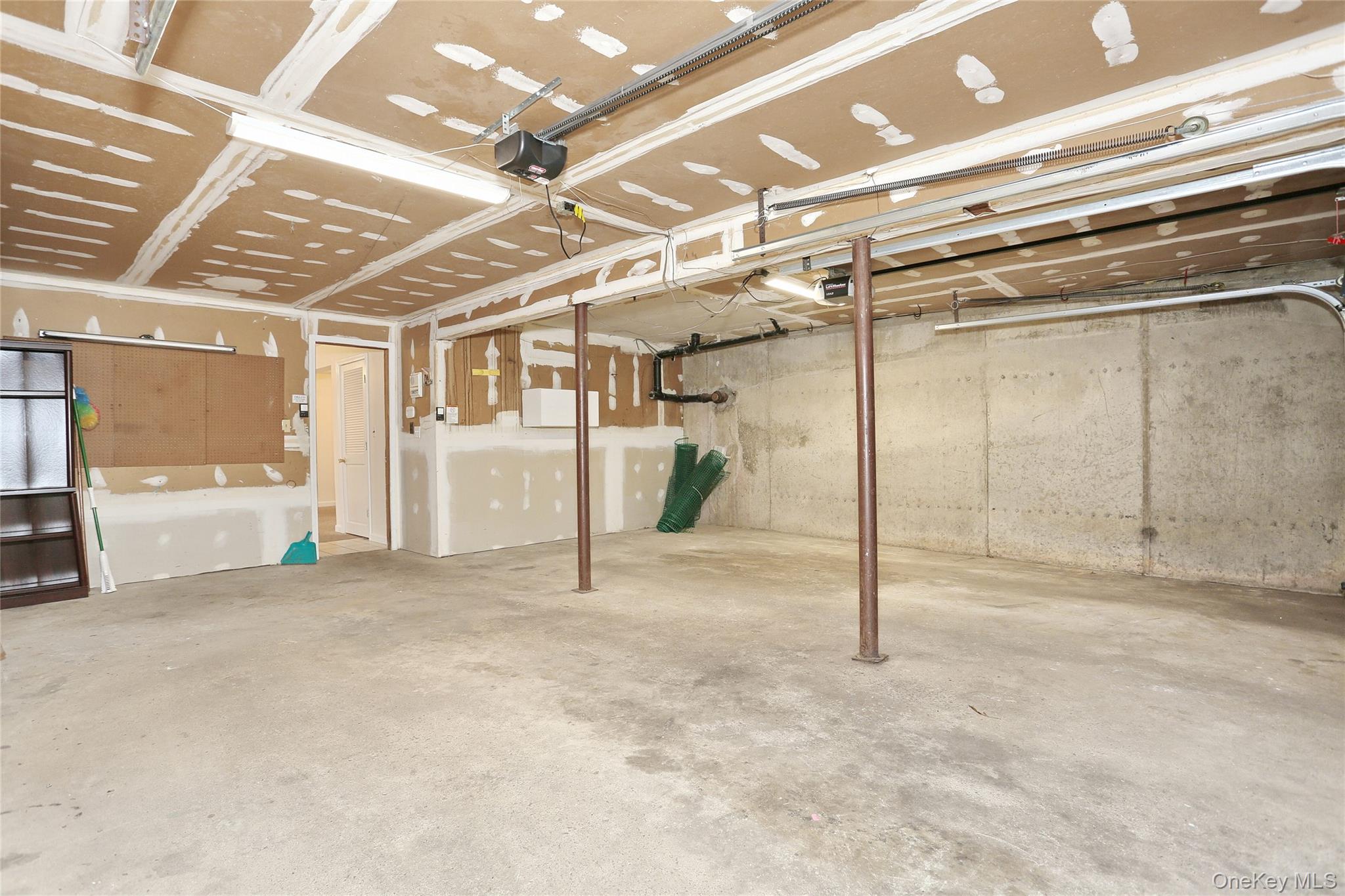 9 Country Club Lane, Airmont, NY 10952