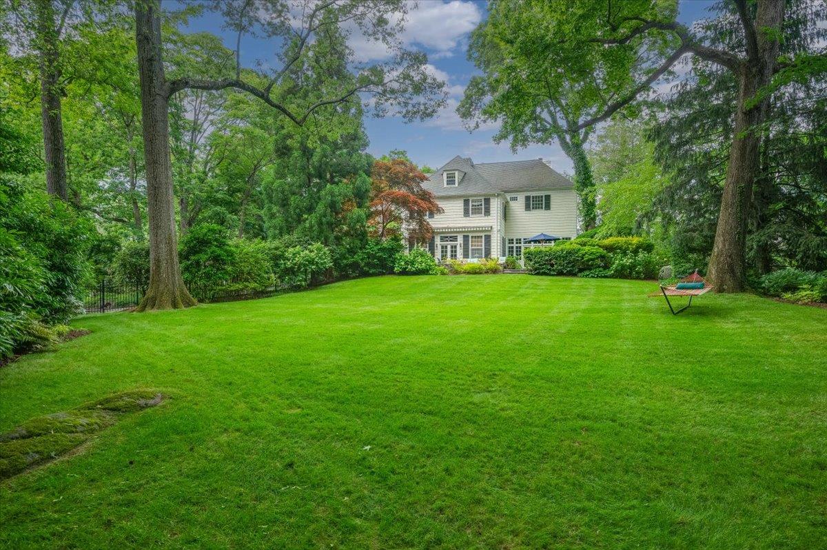 2 Sackett Circle, Larchmont, NY 10538