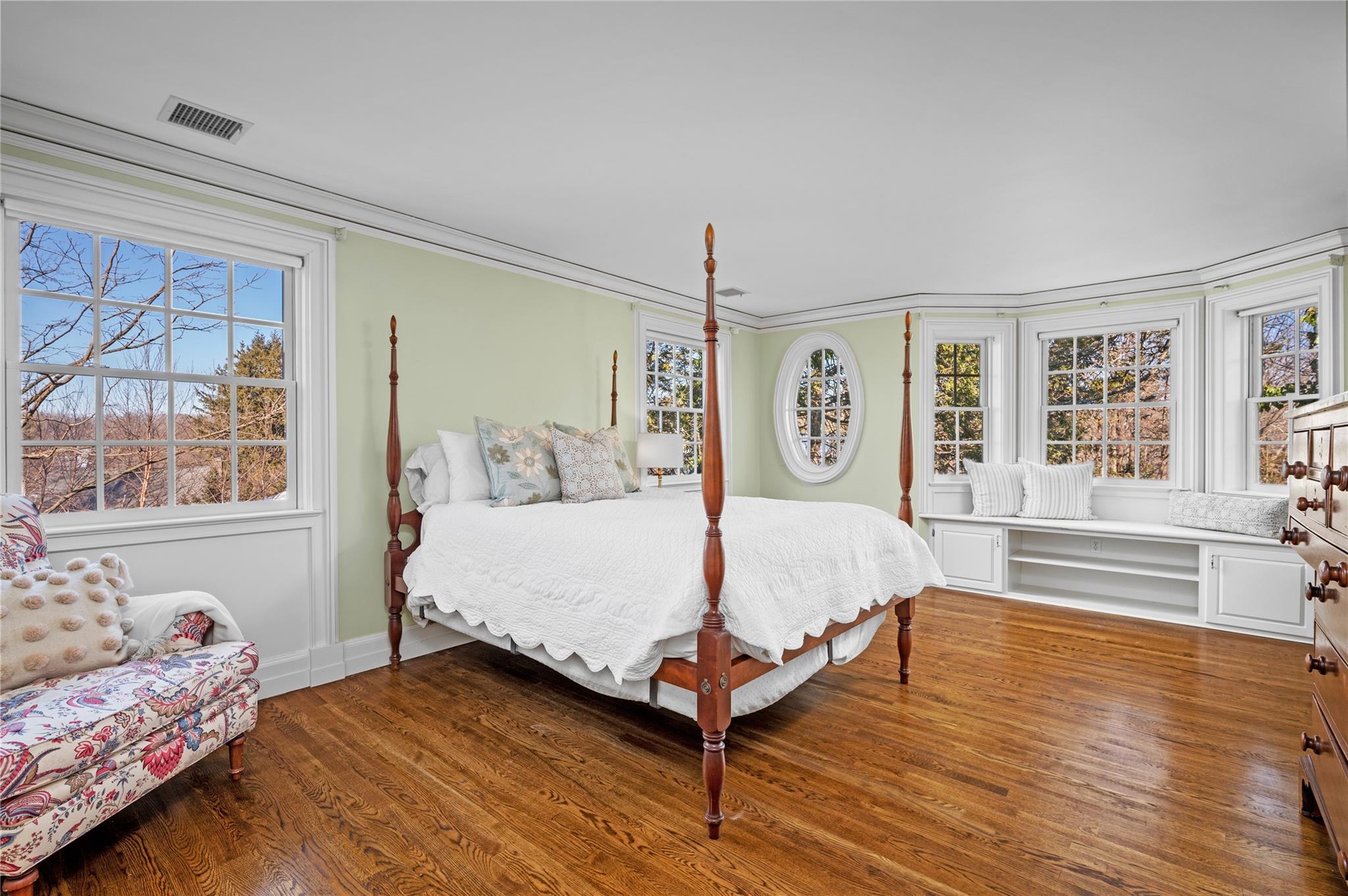 2 Sackett Circle, Larchmont, NY 10538