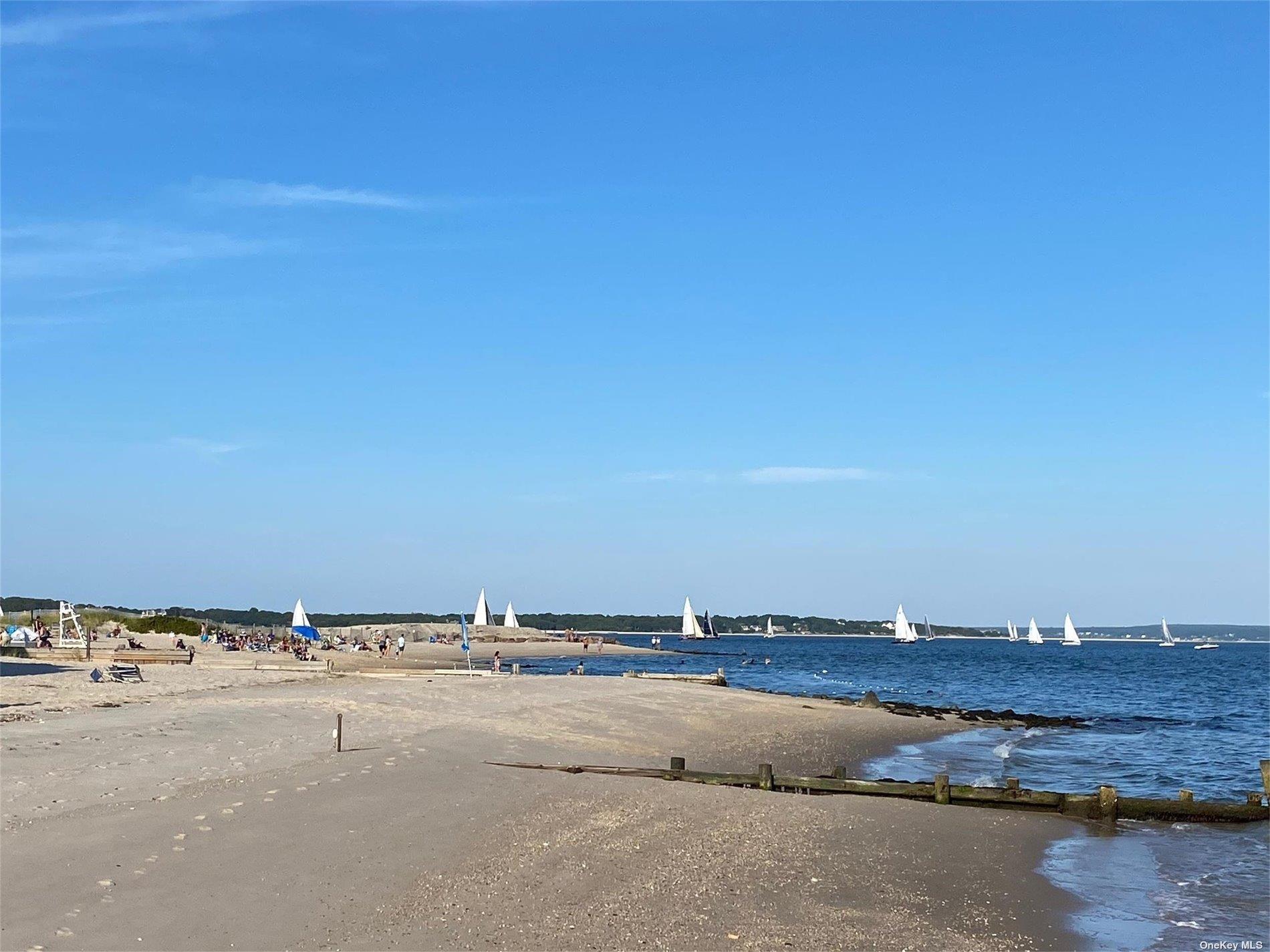 640 Orchard Street, New Suffolk, NY 11956