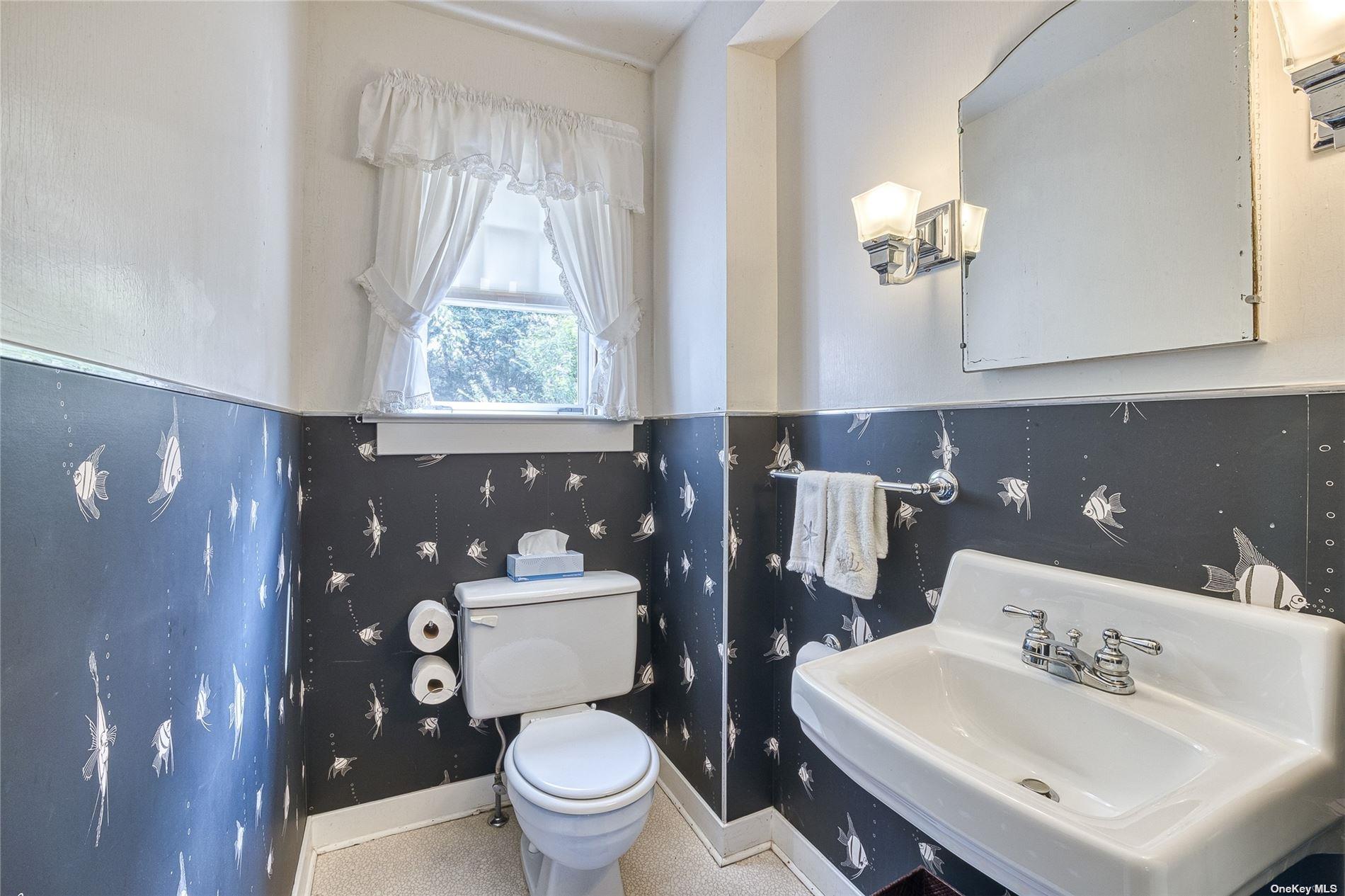 1695 Old Woods Path, Southold, NY 11971