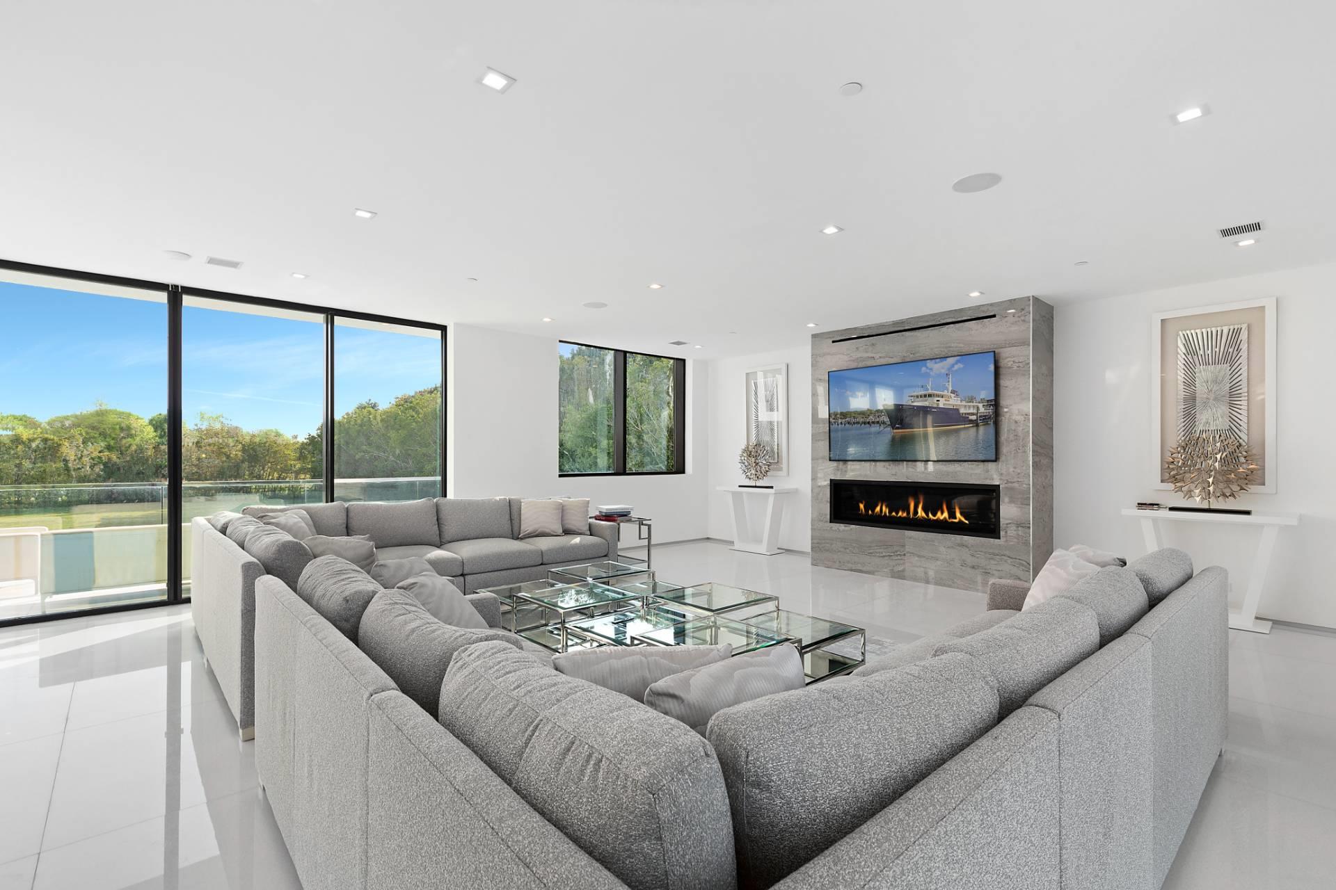 88 Rose Way, Bridgehampton, NY 11932