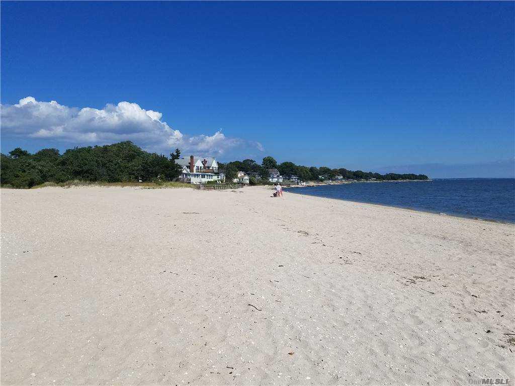 15 Downs Boulevard, Jamesport, NY 11947