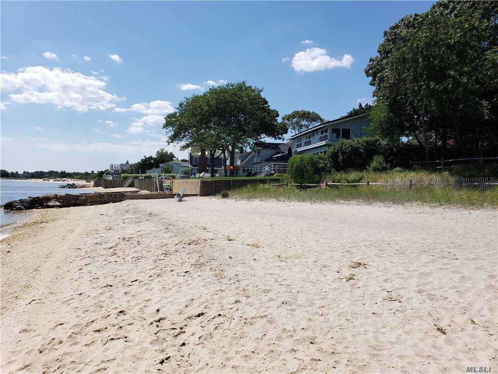 15 Downs Boulevard, Jamesport, NY 11947