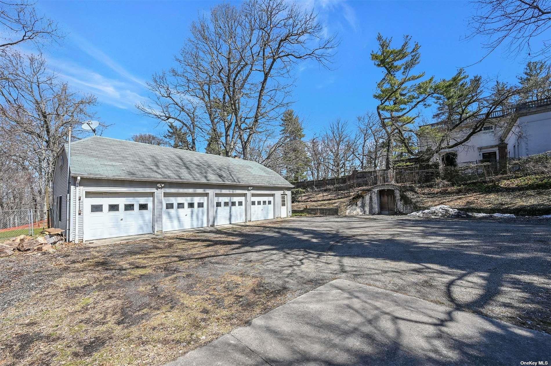 - Wheatley Road, Old Westbury, NY 11568