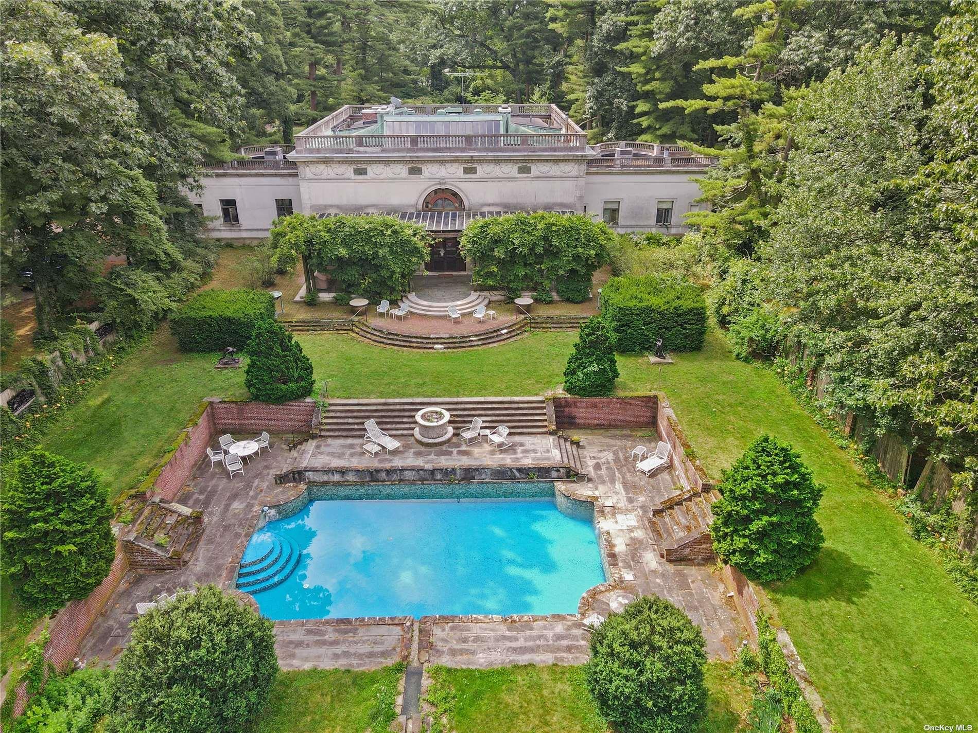 - Wheatley Road, Old Westbury, NY 11568