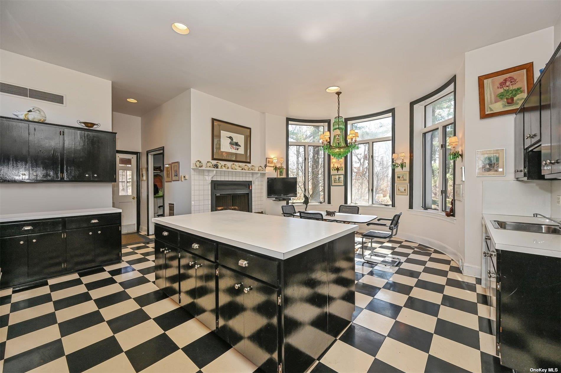 - Wheatley Road, Old Westbury, NY 11568