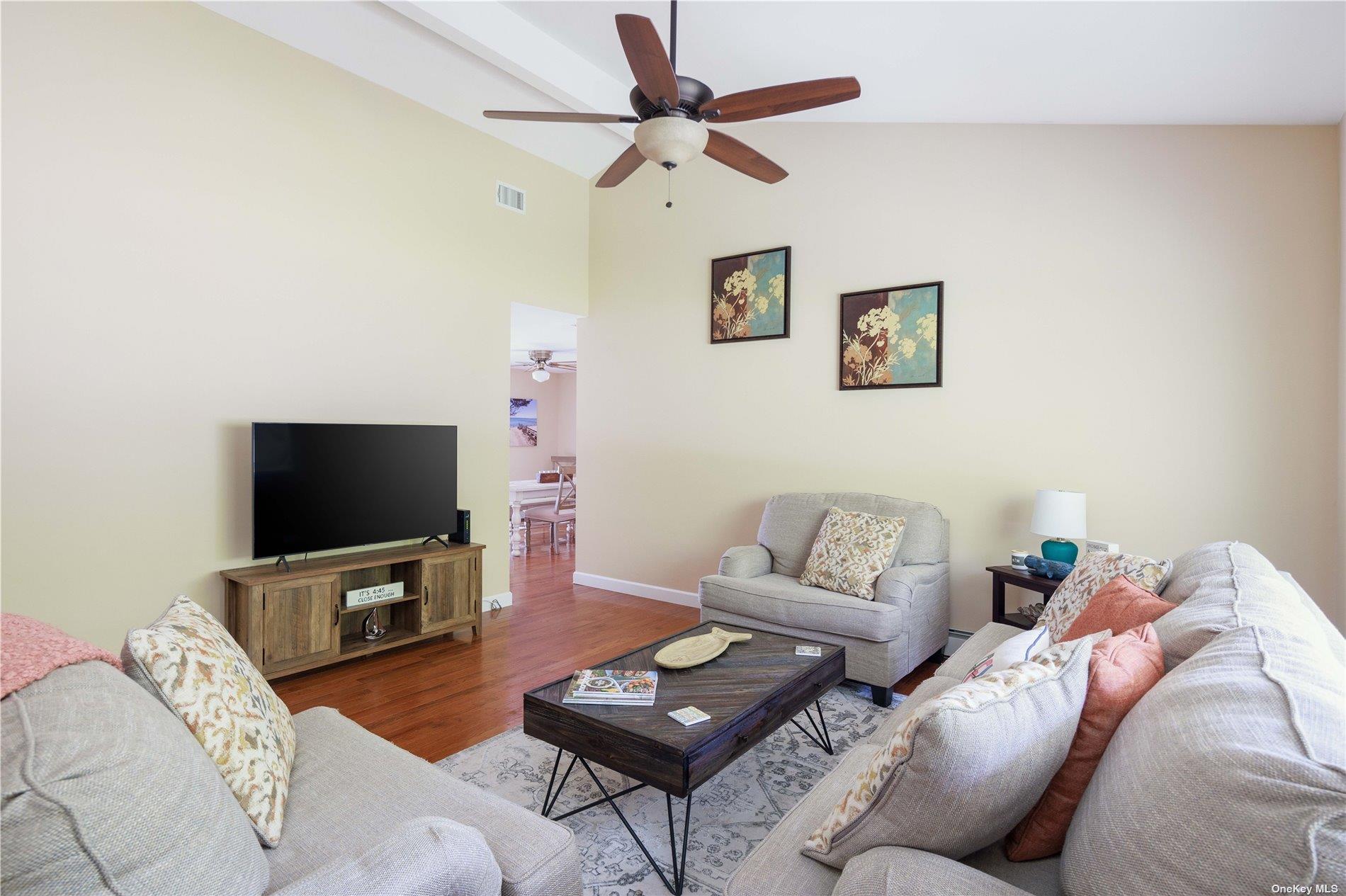 400 Wells Road, Laurel, NY 11948