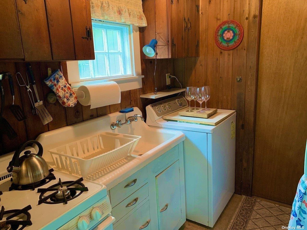 30 Gale Walk, Seaview, NY 11770