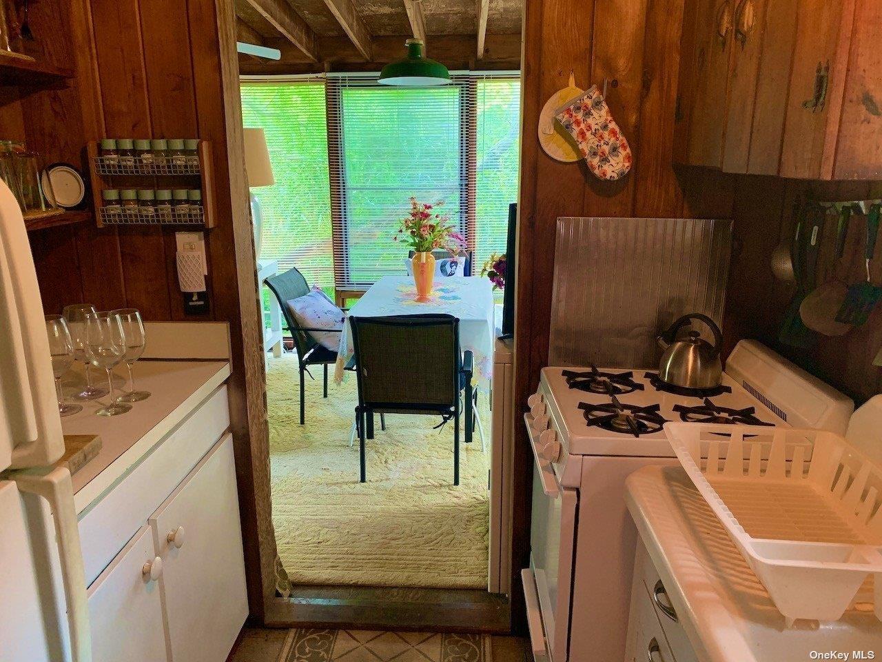 30 Gale Walk, Seaview, NY 11770