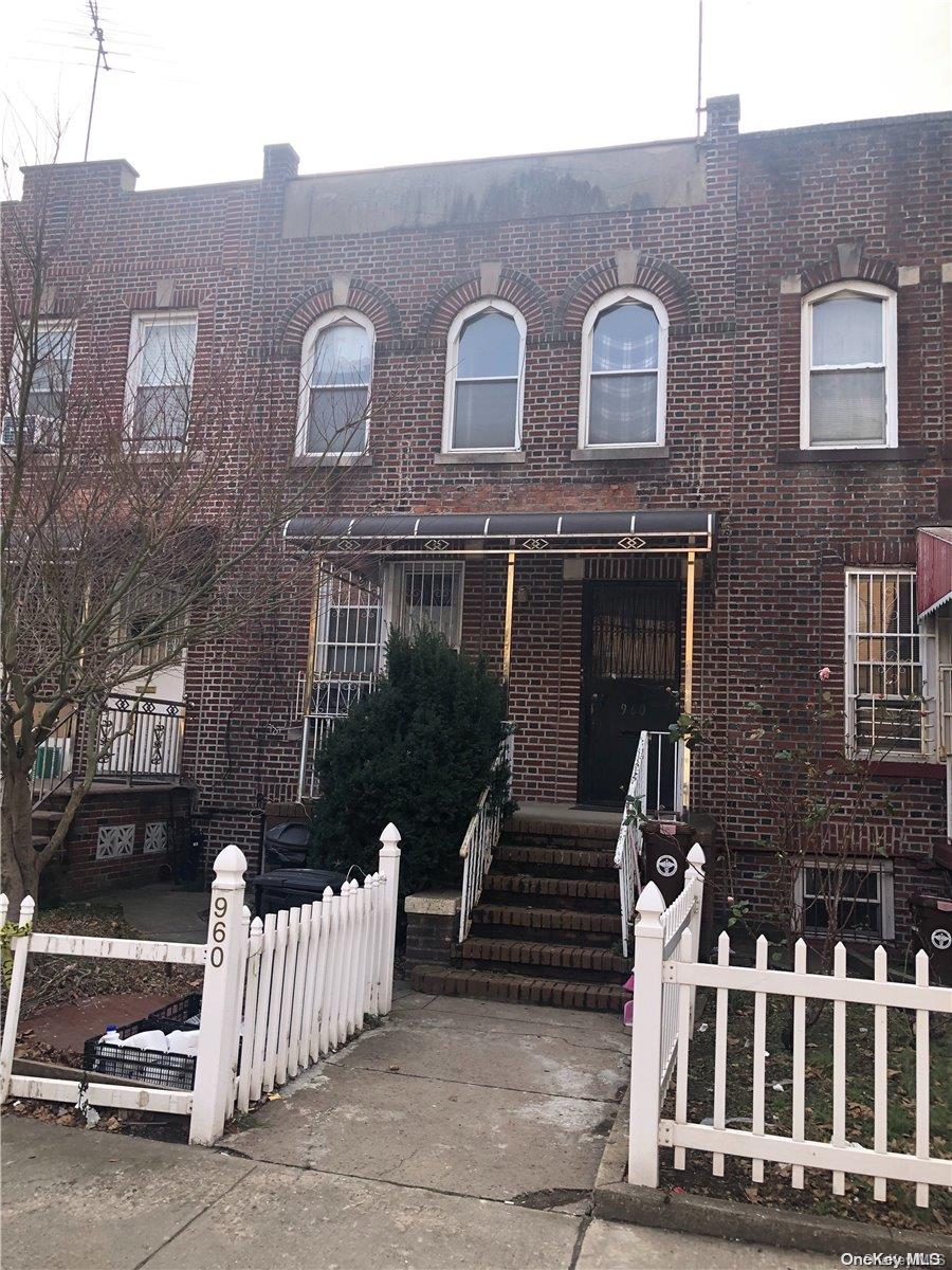 960 55 Street, Brooklyn, NY 11219
