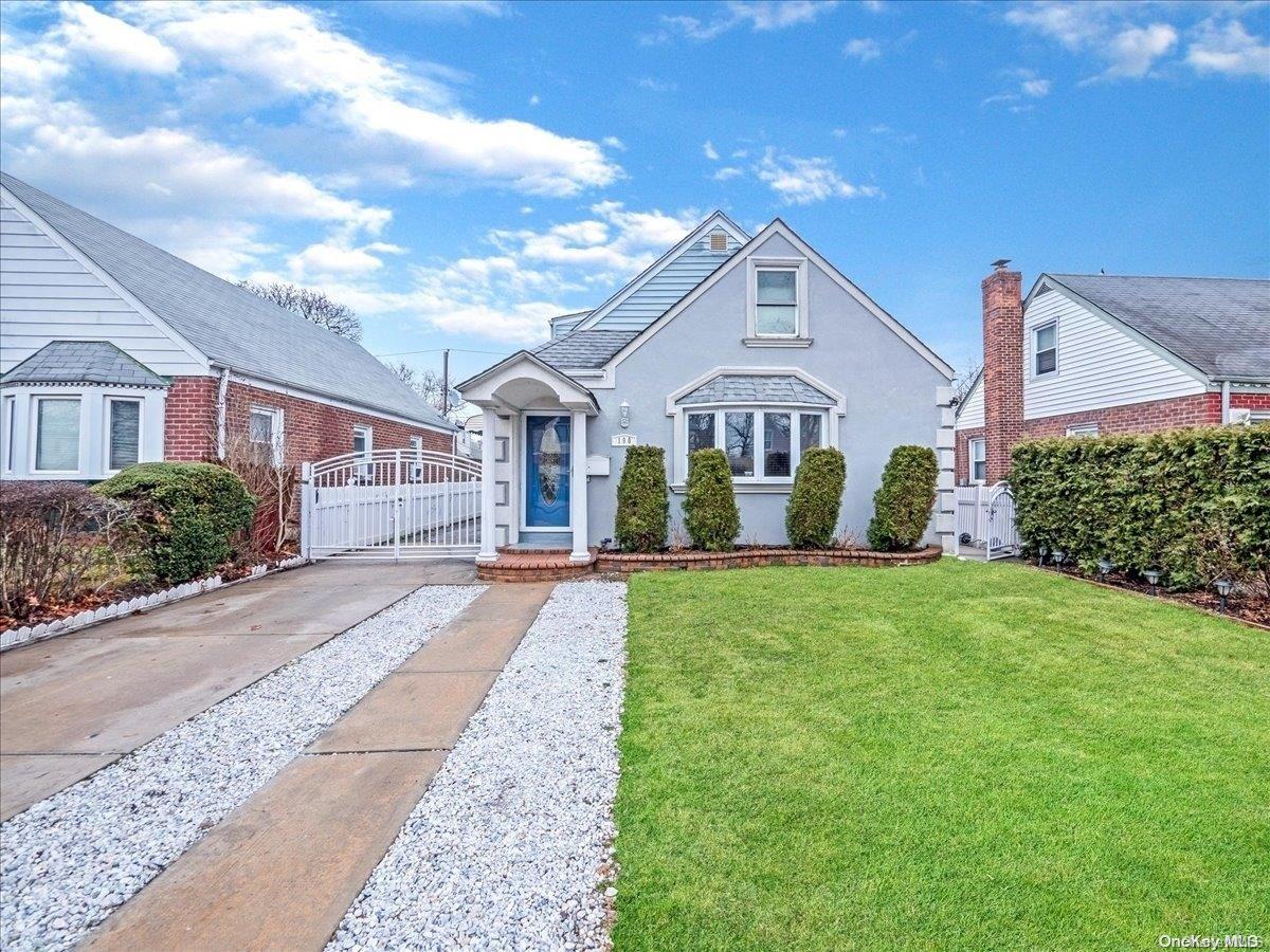 190 Wellington Road, Elmont, NY 11003