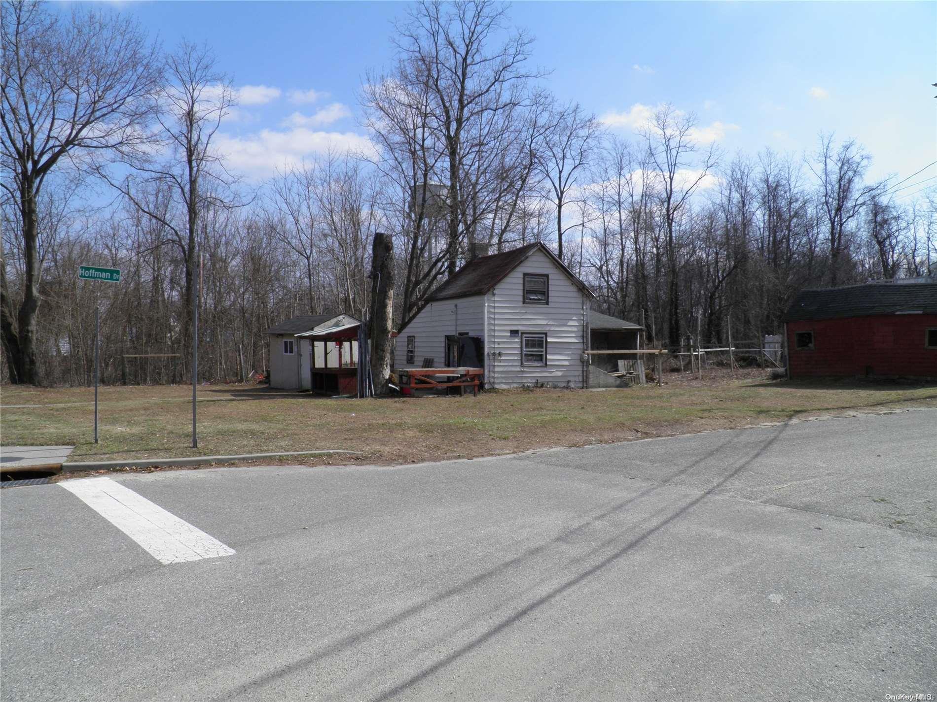 90 Pulaski Road, Kings Park, NY 11754