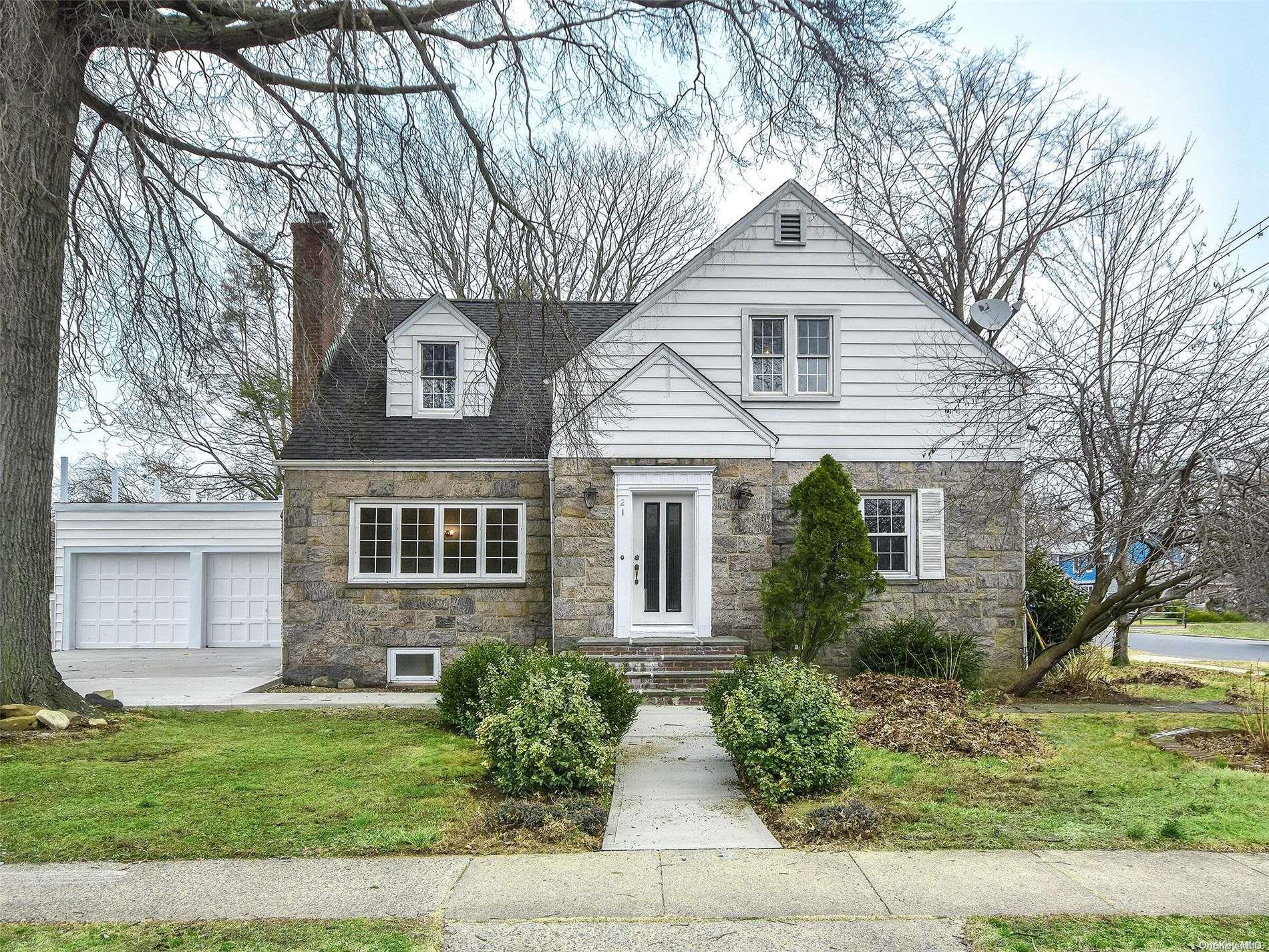 21 Warwick Place, Port Washington, NY 11050