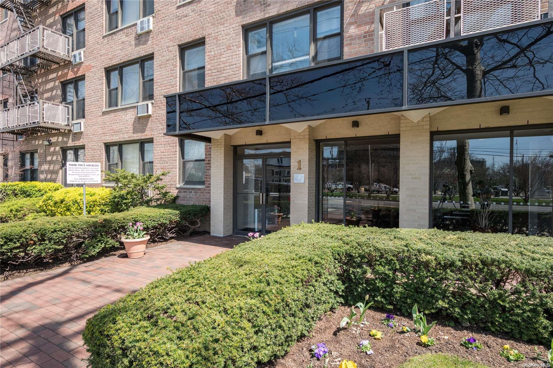 1 Birchwood Court # 5B, Mineola, NY 11501